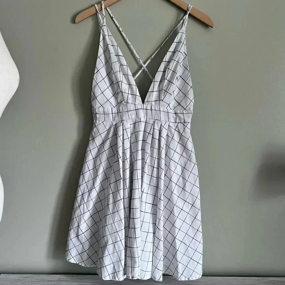 HYFVE Fit & Flare Dress Size Medium - Picture 4 of 8